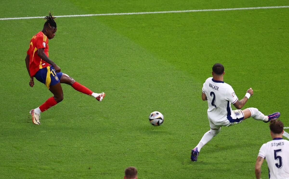 欧洲足球比赛中的精彩瞬间引发热议的简单介绍 欧洲足球比赛中的精彩瞬间引发热议的简单介绍