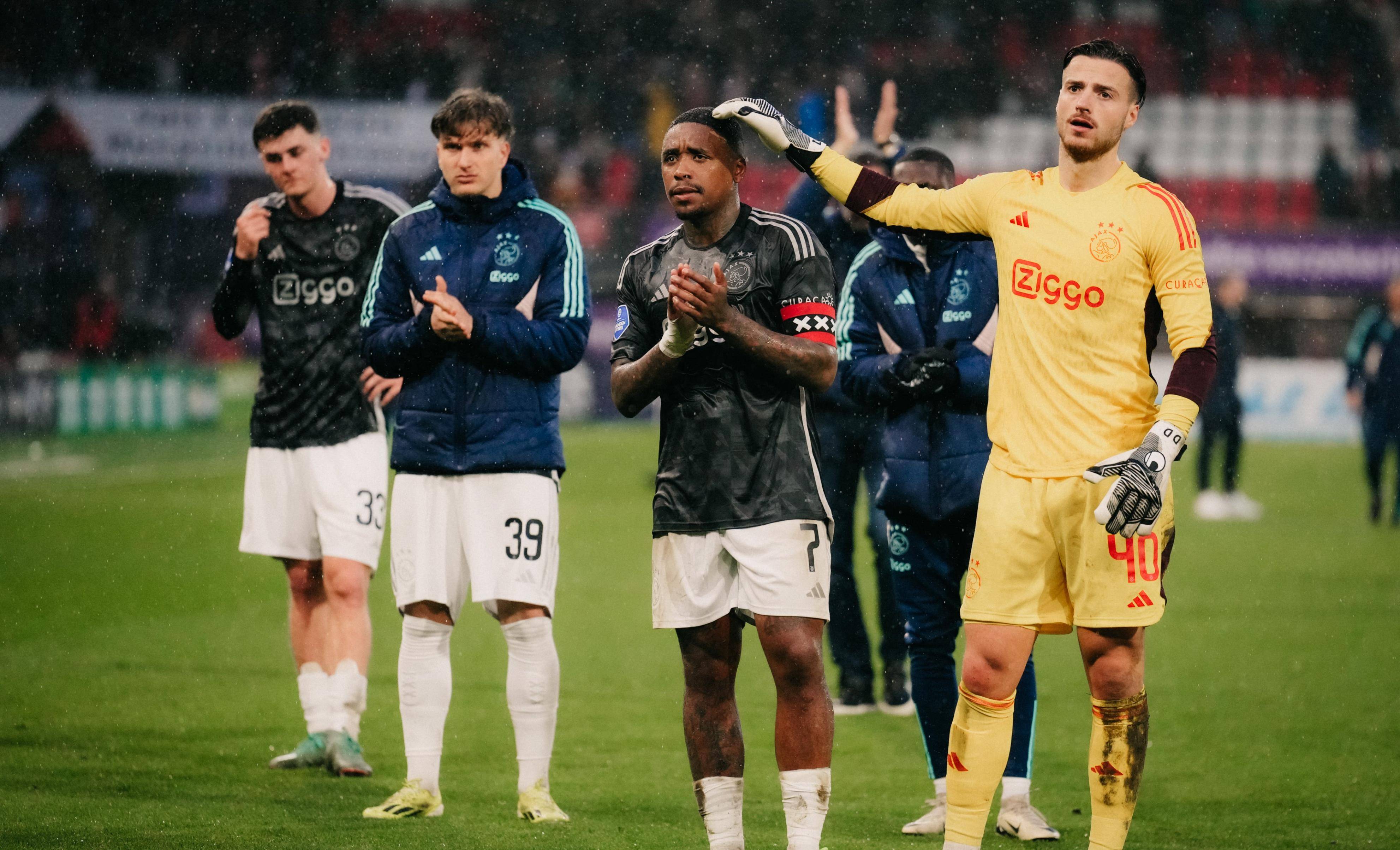 关于阿贾克斯客场2-0胜斯托克城的信息