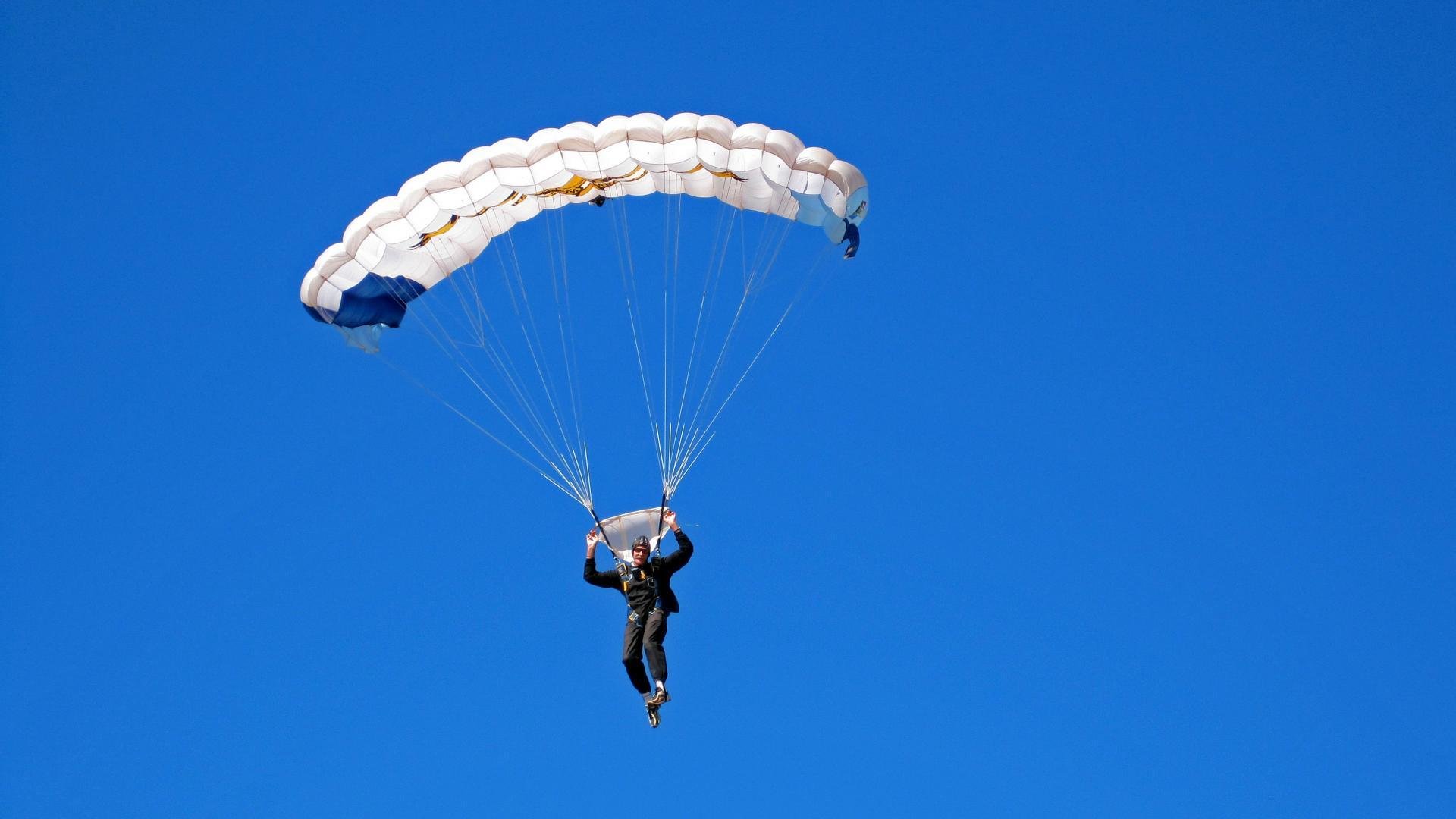 年度焦点之战之夜,爱德华兹比赛走势一手掌控