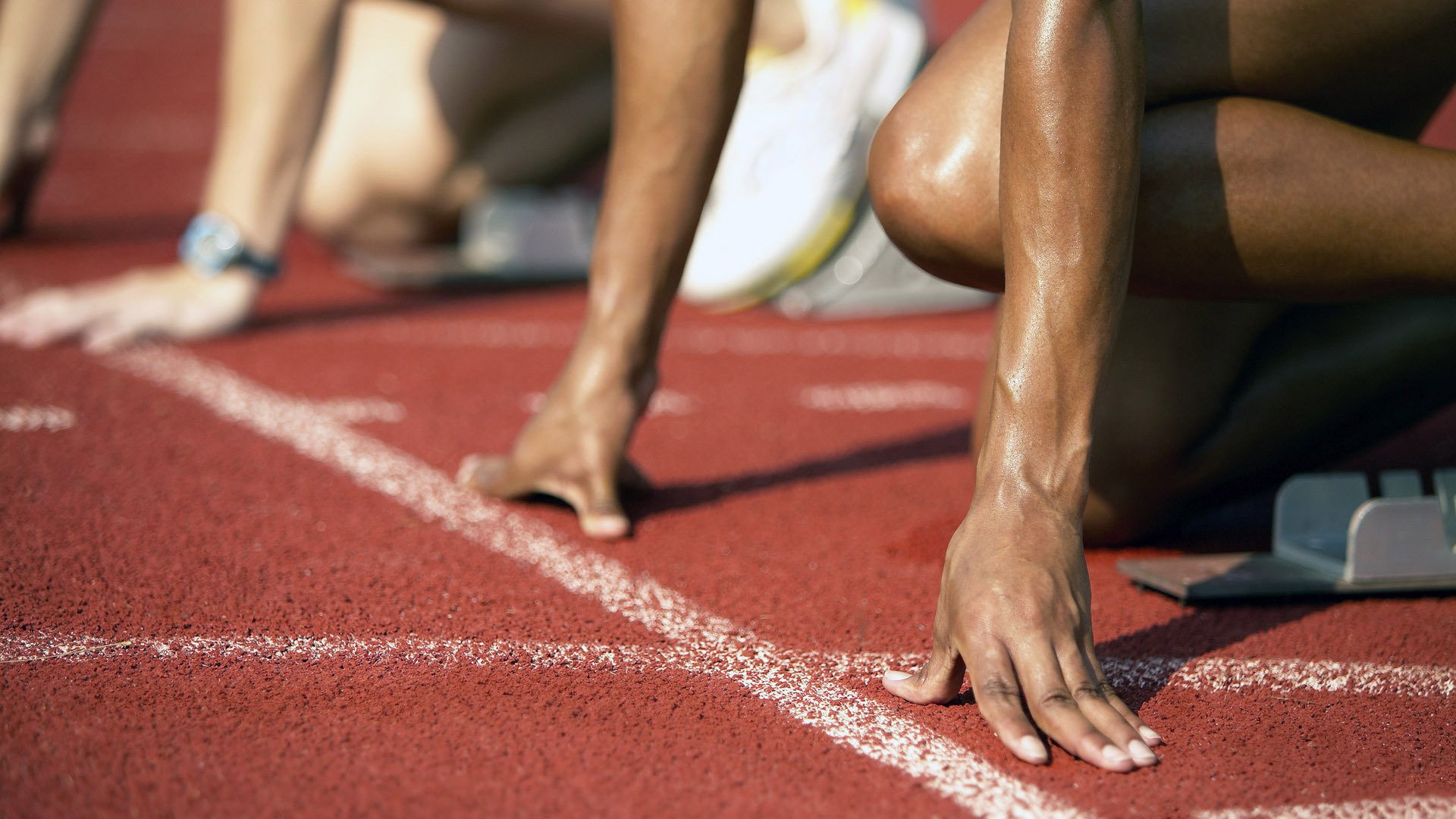 赛道上的双重奇迹，雷诺逆转哈斯，拉塞尔刷新历史纪录